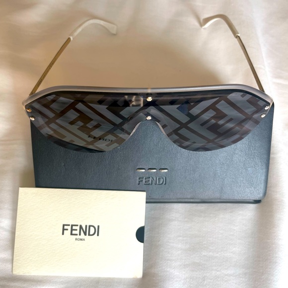 Fendi monogram sunglasses - Picture 1 of 5
